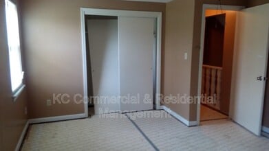 10013 N Harrison Dr in Kansas City, MO - Building Photo - Building Photo