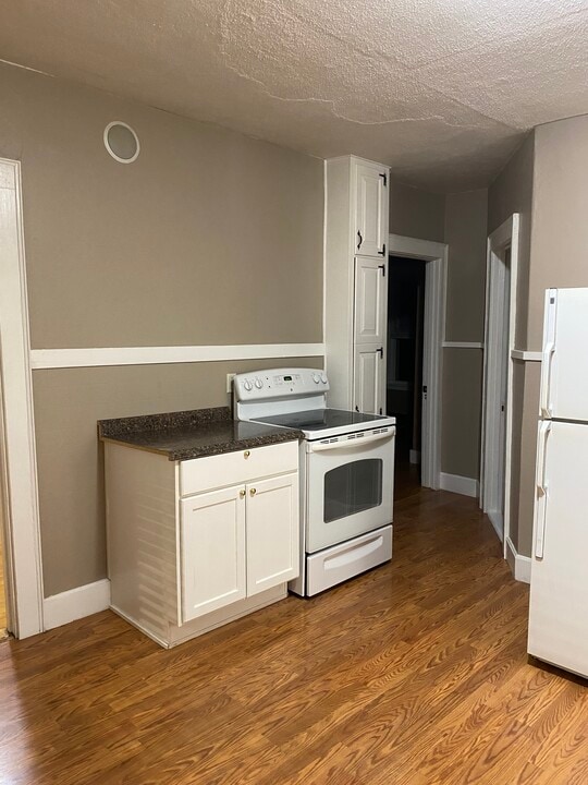 527 Champlain St, Unit SecondLevel in Berlin, NH - Foto de edificio