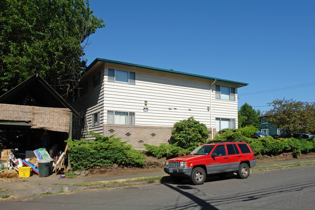 Weidler Place Apartments in Portland, OR - Building Photo - Building Photo