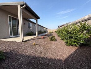 3242 Seymour St in Tulare, CA - Building Photo - Building Photo