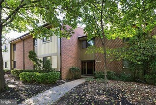 203 CYPRESS Cir in Mount Laurel, NJ - Building Photo