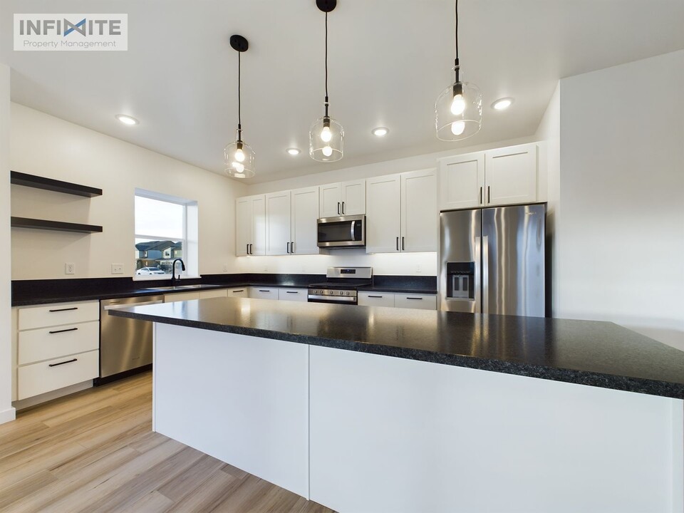 602 Relentless Dr in Belgrade, MT - Building Photo