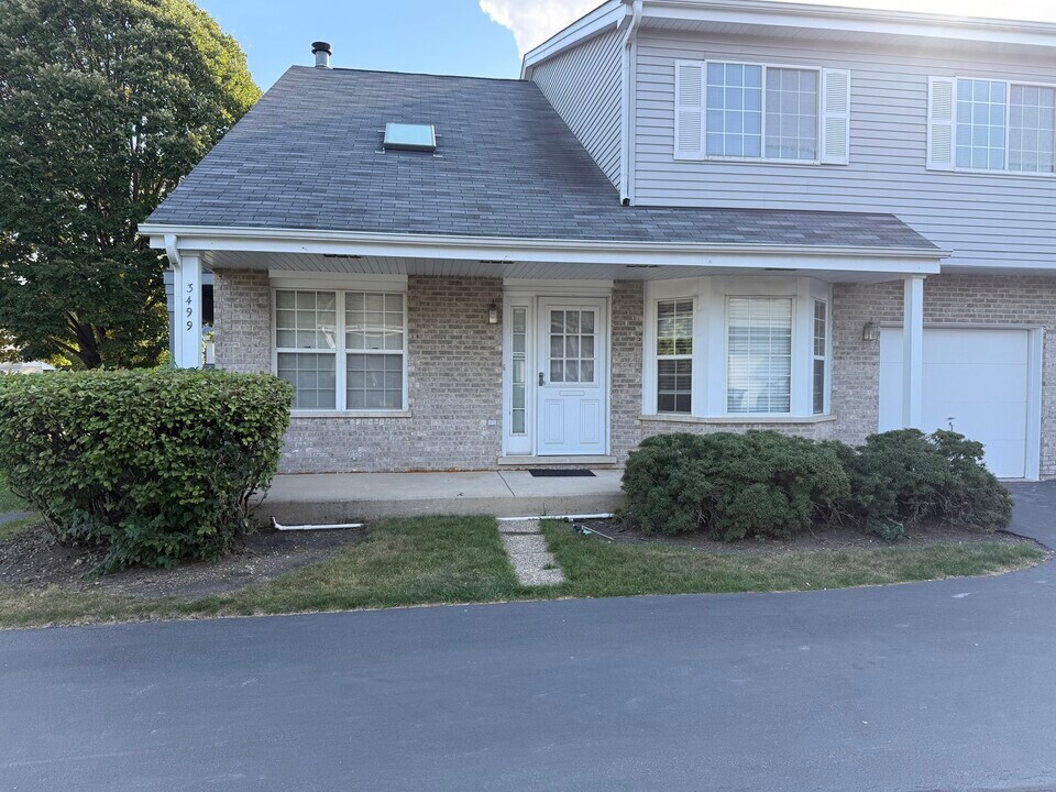 3499 Willowview Ct in Aurora, IL - Building Photo