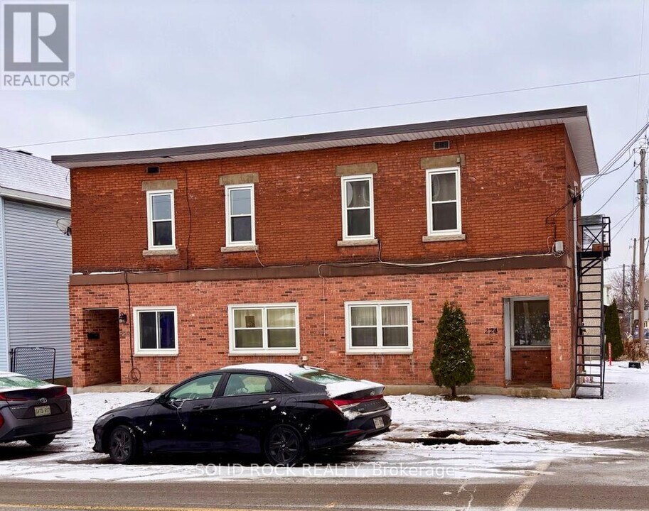 420 Arlington Ave in Ottawa, ON - Building Photo
