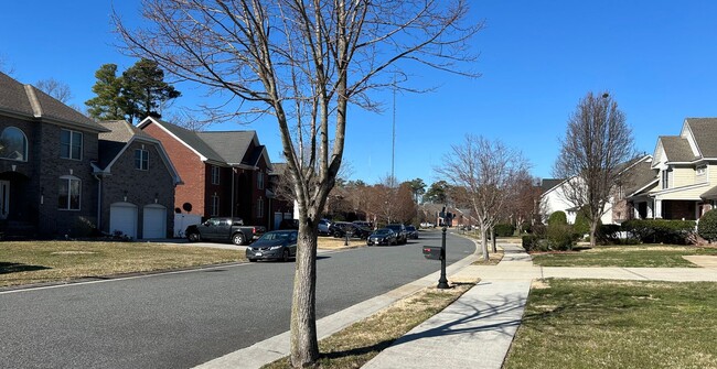 576 Hunts Pointe Dr in Virginia Beach, VA - Building Photo - Building Photo