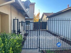 2737 Almondwood Way in Fairfield, CA - Building Photo - Building Photo