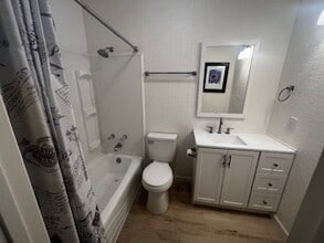 1632 E Saint Louis Ave in Las Vegas, NV - Foto de edificio - Building Photo