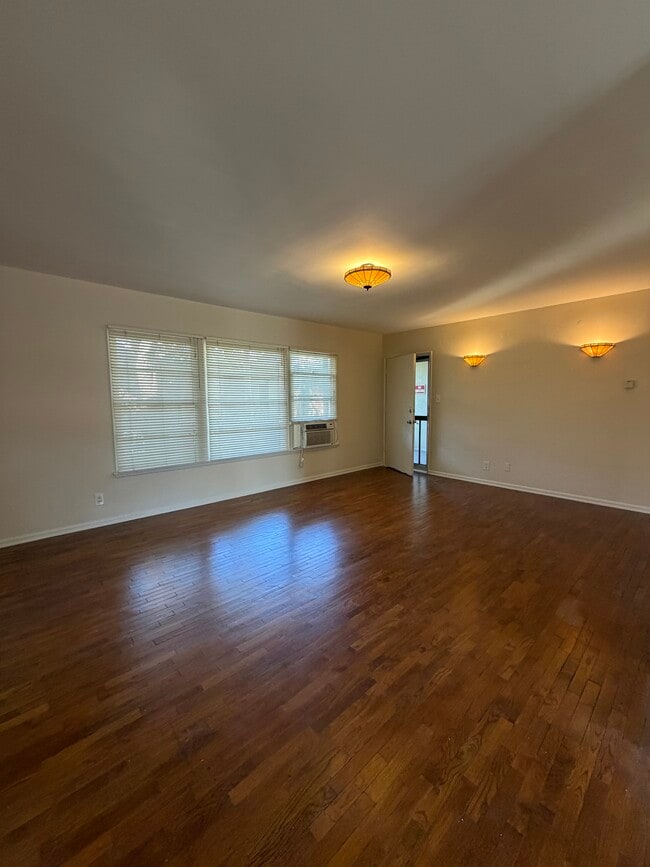 4222 Russell Ave, Unit 9 in Los Angeles, CA - Building Photo - Building Photo