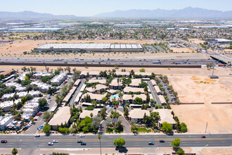 Sol District in Phoenix, AZ - Foto de edificio - Building Photo