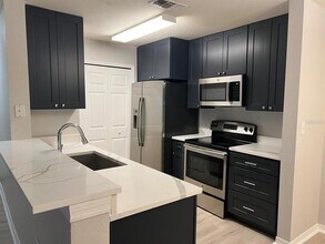 5455 Vineland Rd in Orlando, FL - Foto de edificio - Building Photo