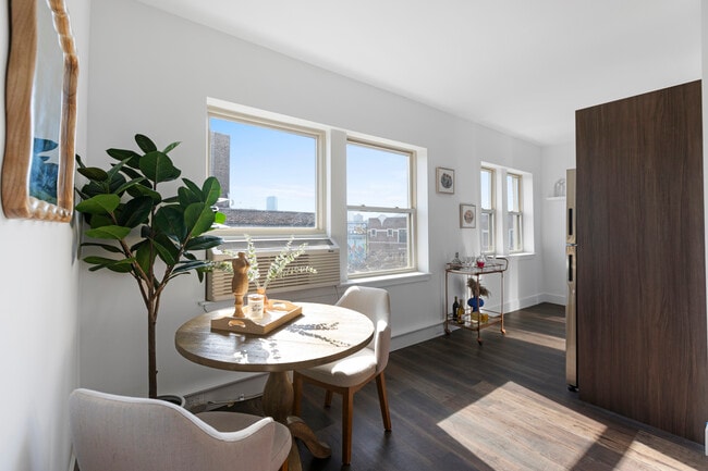1555 W Hollywood Ave, Unit 305