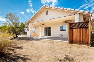 6427 Palo Alto Ave in Yucca Valley, CA - Foto de edificio - Building Photo