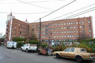 California Hotel in Emeryville, CA - Foto de edificio - Building Photo