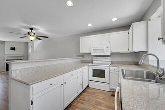 1239 S Flower Cir in Lakewood, CO - Building Photo - Building Photo
