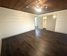 107 Elm Ave in Rockdale, TX - Building Photo - Building Photo