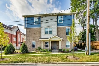 25 Clay Ave in Highwood, IL - Building Photo - Building Photo