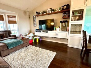 2051 Brittany Ct in Shakopee, MN - Building Photo - Building Photo