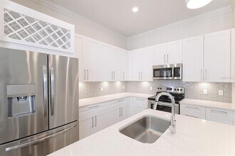 1420 Lakefront Dr in Sarasota, FL - Building Photo - Building Photo