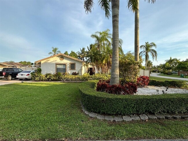 14850 SW 156th St in Miami, FL - Foto de edificio - Building Photo