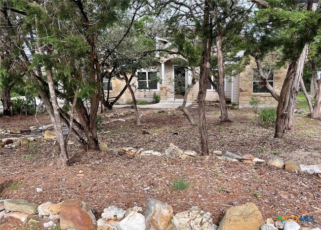 3948 Summit Dr in Canyon Lake, TX - Foto de edificio - Building Photo