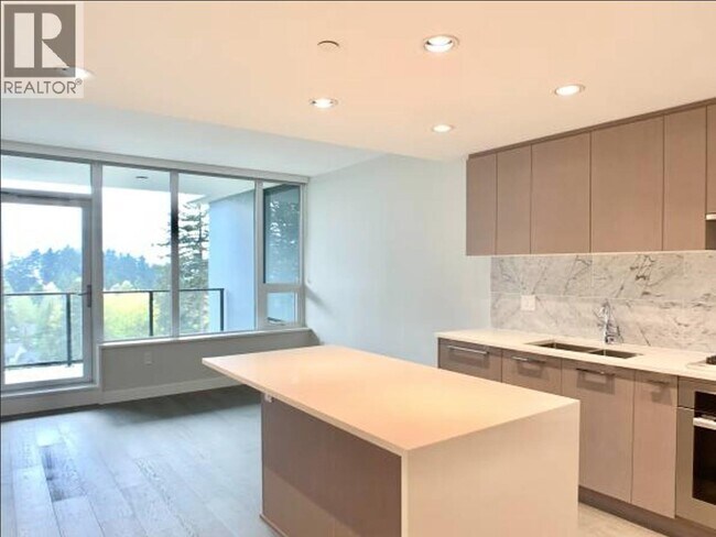 5410 Shortcut Rd in Vancouver, BC - Building Photo - Building Photo