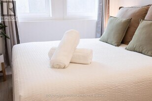 760 Lawrence Ave W in Toronto, ON - Building Photo