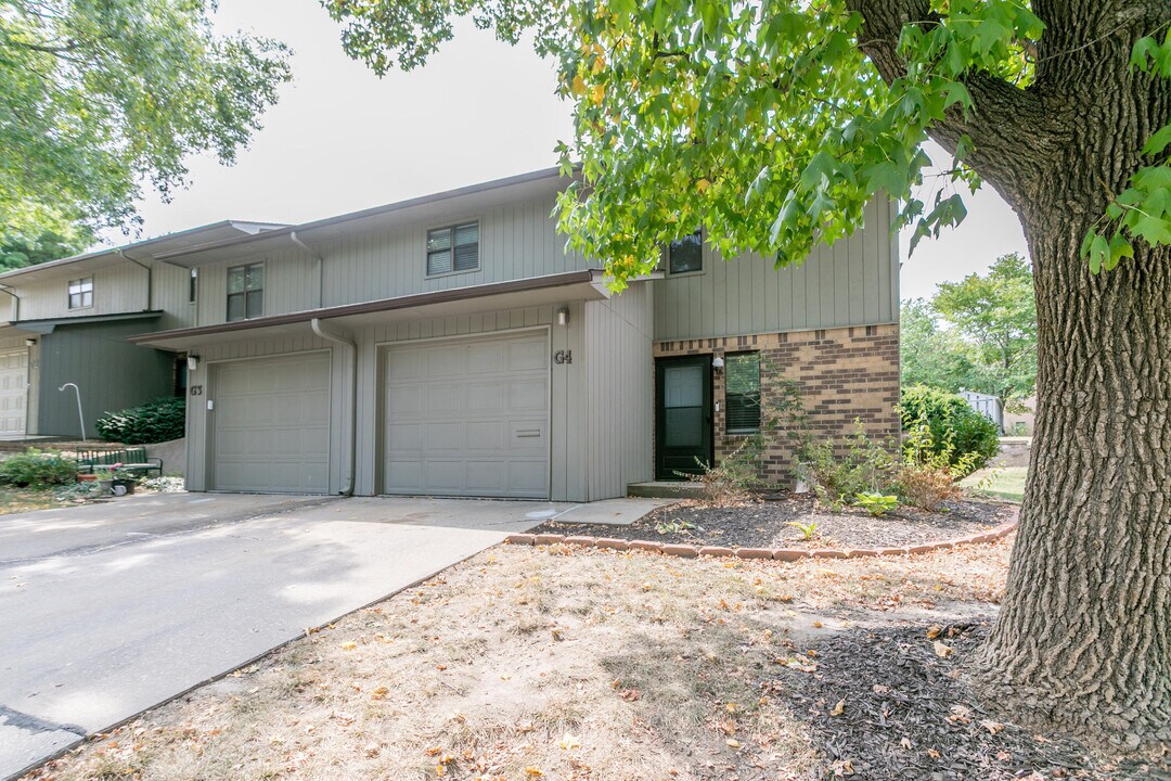 2801 W Broadway in Columbia, MO - Building Photo