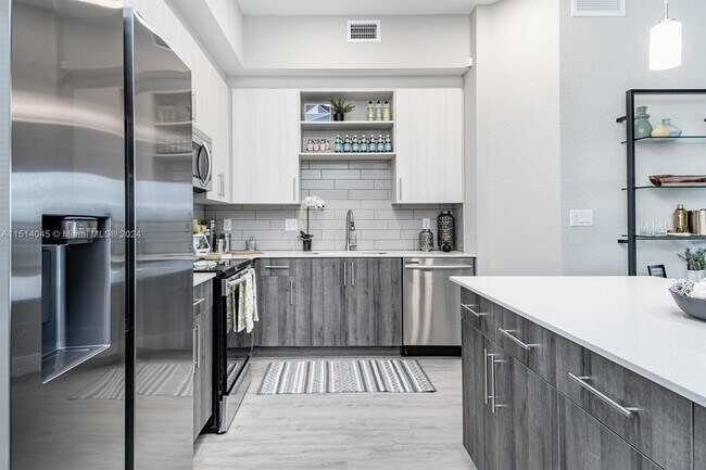 9335 W Commercial Blvd-Unit -400 in Fort Lauderdale, FL - Building Photo - Building Photo