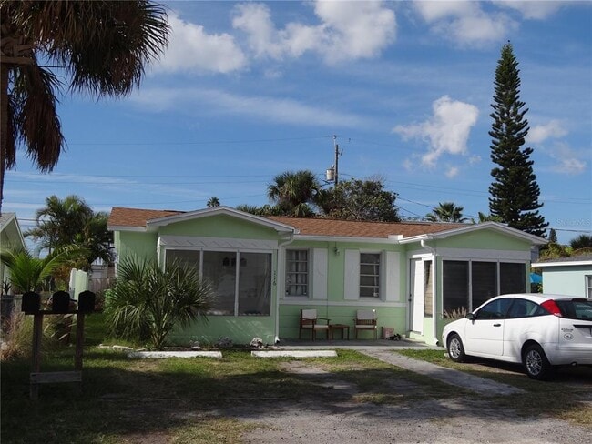 116 145th Ave in Madeira Beach, FL - Building Photo - Building Photo