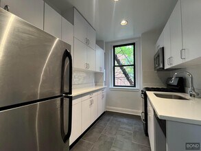 71 W 12th St in New York, NY - Building Photo - Building Photo