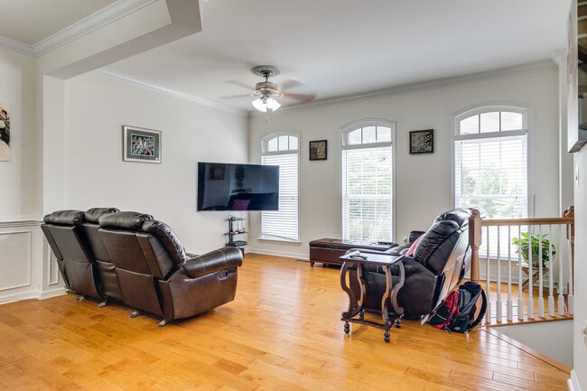 2457 Silk Ct in Herndon, VA - Foto de edificio - Building Photo
