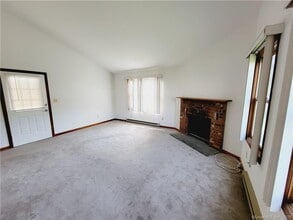 96 Valley Dr in New Milford, CT - Building Photo - Building Photo