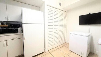 9645 NW 1st Ct in Pembroke Pines, FL - Building Photo - Building Photo