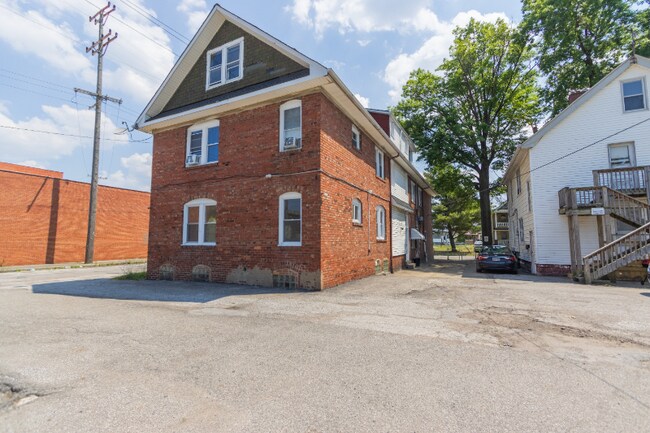 837 Wayside Rd-Unit -5 in Cleveland, OH - Building Photo - Building Photo