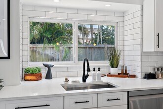 131 Norfolk Rd in Jupiter, FL - Foto de edificio - Building Photo