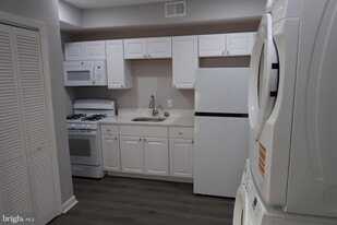 2833 Brendan Ave in Baltimore, MD - Building Photo