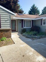 7963 Pine Hollow Dr SE in Alto, MI - Building Photo