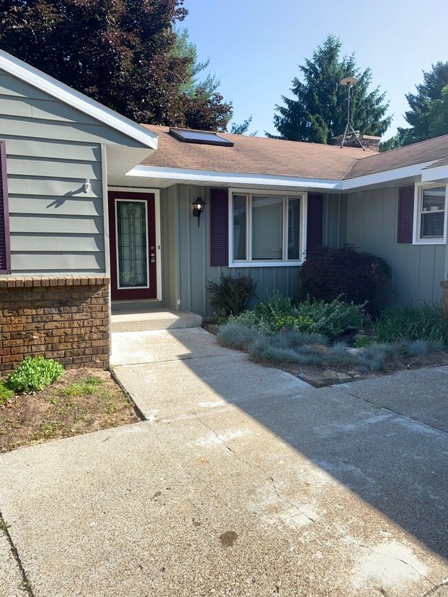 property at 7963 Pine Hollow Dr SE