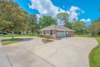 1402 Ernest Hemingway Dr in Niceville, FL - Building Photo - Building Photo