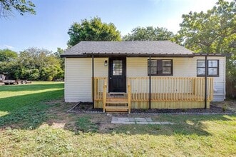 707 Harrel Ave in Bynum, TX - Building Photo - Building Photo