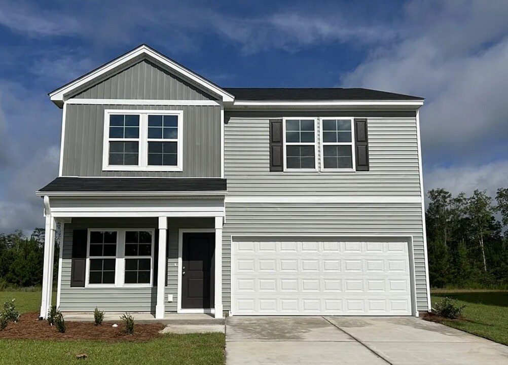131 Freesia Dr in Springfield, GA - Building Photo