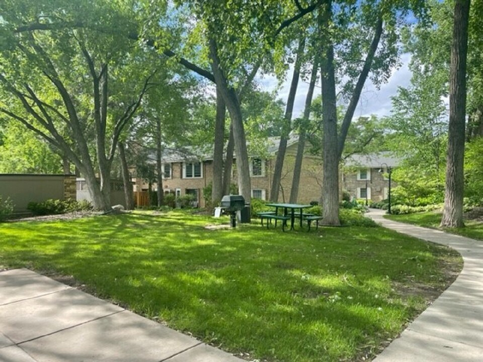 4524 Cedar Lake Rd S, Unit 3 in Minneapolis, MN - Building Photo