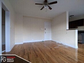 818 W Diversey Pky, Unit O in Chicago, IL - Foto de edificio - Building Photo