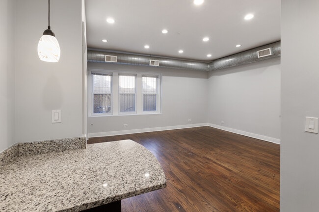 1608 W Sherwin Ave in Chicago, IL - Building Photo - Building Photo