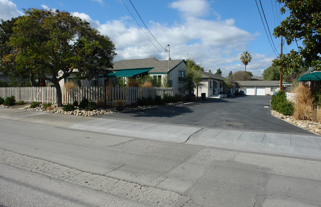 400 Curtner Ave in Palo Alto, CA - Building Photo - Building Photo