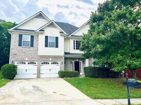 983 Yancey Ct in Loganville, GA - Building Photo