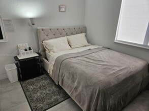 701 NW 127th Pl in Miami, FL - Foto de edificio - Building Photo