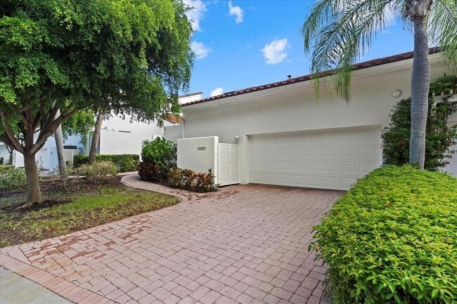 property at 2254 Harbour Ct Dr