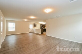 9726 Marbach Gdn in San Antonio, TX - Building Photo - Building Photo