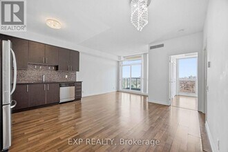 17 Anndale Dr in Toronto, ON - Building Photo - Building Photo